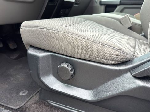 Used 2018 Ford F150 XLT RWD image 4