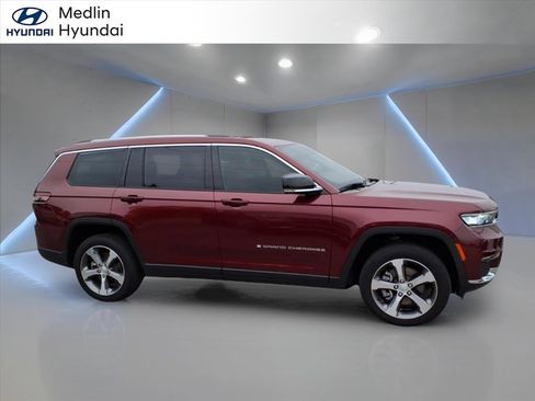 Used 2023 Jeep Grand Cherokee L Limited w/ Trailer Tow Group (B) image 2