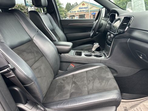 Used 2020 Jeep Grand Cherokee Altitude AWD/4WD image 14
