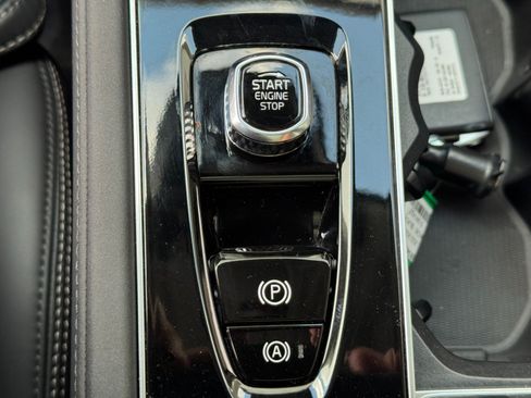 Used 2025 Volvo XC90 B5 Ultra w/ Protection Package Premier AWD/4WD image 35