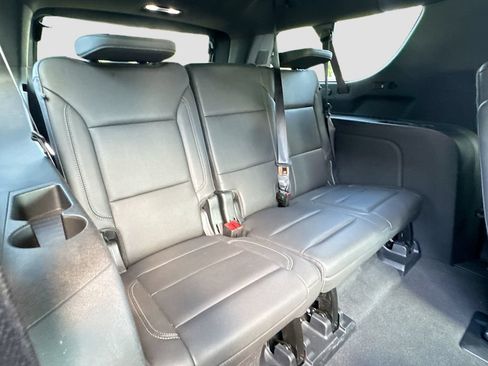 Used 2023 Chevrolet Suburban LT w/ Luxury Package RWD image 29