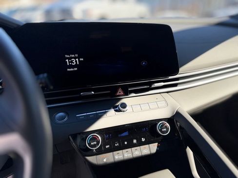 Used 2025 Hyundai Elantra SEL image 16