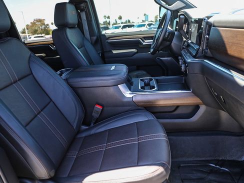 Used 2024 Chevrolet Silverado 3500 High Country image 12