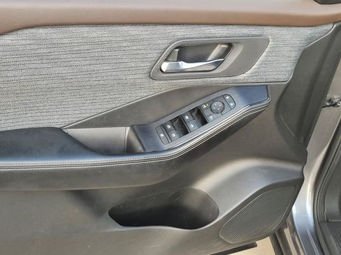 Used 2023 Nissan Rogue SV AWD/4WD image 4