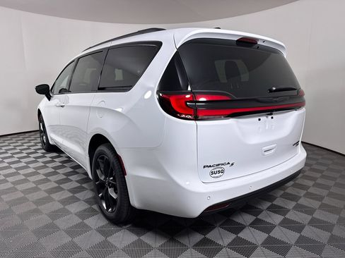 New 2026 Chrysler Pacifica Limited w/ S Appearance Package image 18