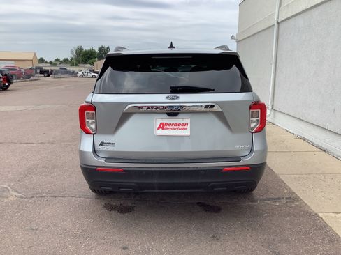 Used 2022 Ford Explorer XLT AWD/4WD image 6