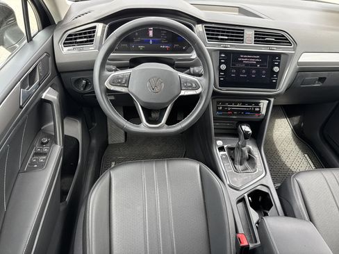 Used 2023 Volkswagen Tiguan SE FWD image 12