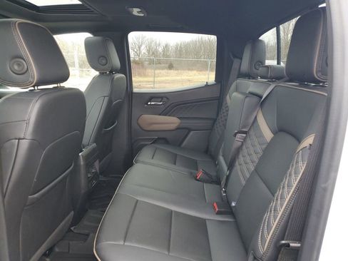 Used 2024 GMC Canyon Denali image 28
