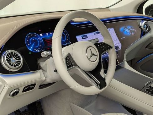 Used 2023 Mercedes-Benz EQS 580 4MATIC SUV image 10