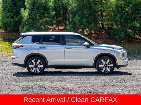 Used 2025 Mitsubishi Outlander SE FWD image 10