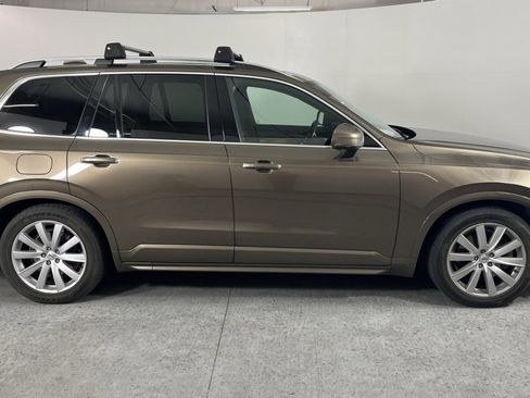 Used 2017 Volvo XC90 T6 Momentum w/ Vision Package image 12