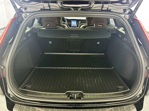 Certified 2025 Volvo V60 B5 Cross Country Plus w/ Protection Package Premier image 23