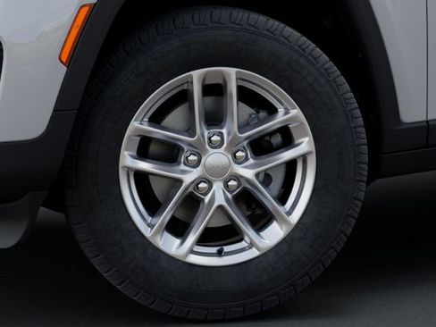 New 2026 Jeep Grand Cherokee Laredo image 8