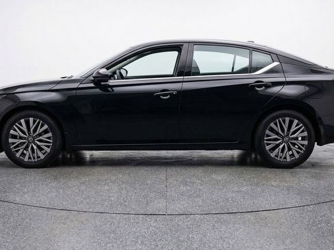 Used 2025 Nissan Altima 2.5 SV FWD image 5