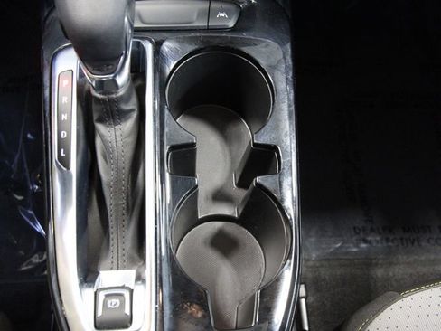Used 2025 Chevrolet Trax LT FWD image 21