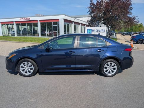 Used 2024 Toyota Corolla LE FWD image 2
