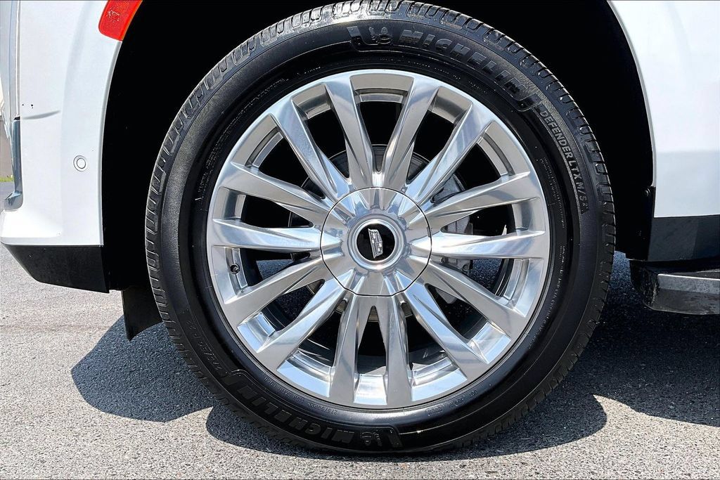Used 2024 Cadillac Escalade ESV Premium Luxury AWD/4WD image 36