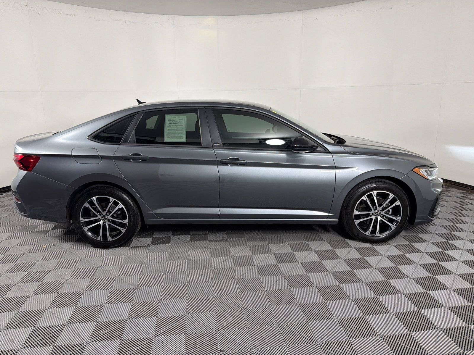 Used 2025 Volkswagen Jetta Sport FWD image 8