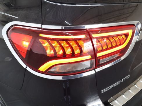 Used 2019 Kia Sorento SX w/ SX Touring Package FWD image 29