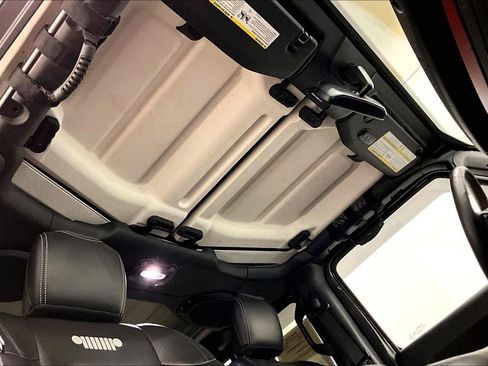 Used 2018 Jeep Wrangler Unlimited Rubicon AWD/4WD image 28