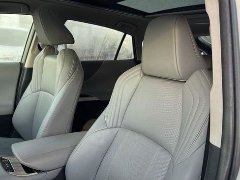 Used 2021 Toyota Venza Limited image 26