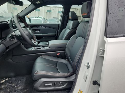 New 2025 Honda Pilot TrailSport image 9