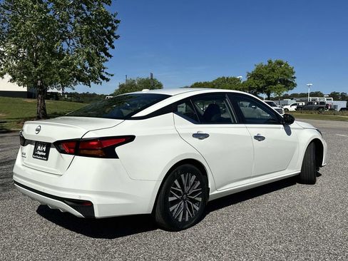 Used 2025 Nissan Altima 2.5 SV image 32