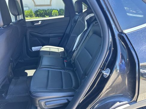 Used 2022 Ford Escape Titanium AWD/4WD image 16