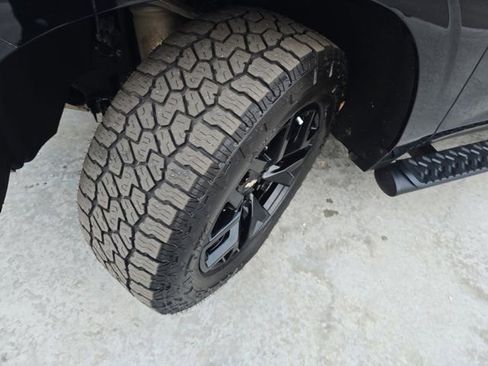 Used 2022 Chevrolet Tahoe Z71 w/ Off-Road Capability Package image 28