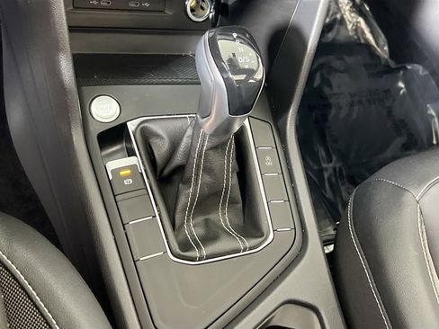 Used 2022 Volkswagen Taos SE image 16