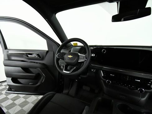 New 2026 Chevrolet Suburban LS image 19