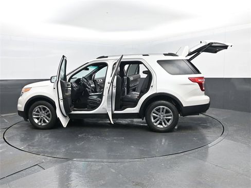 Used 2012 Ford Explorer XLT image 32