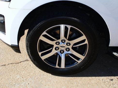 Used 2023 Ford Expedition Max XLT image 4