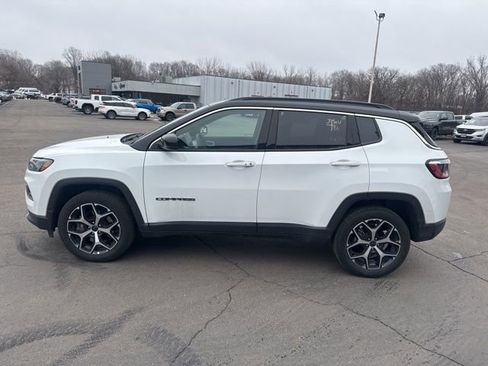 Used 2025 Jeep Compass Limited image 5