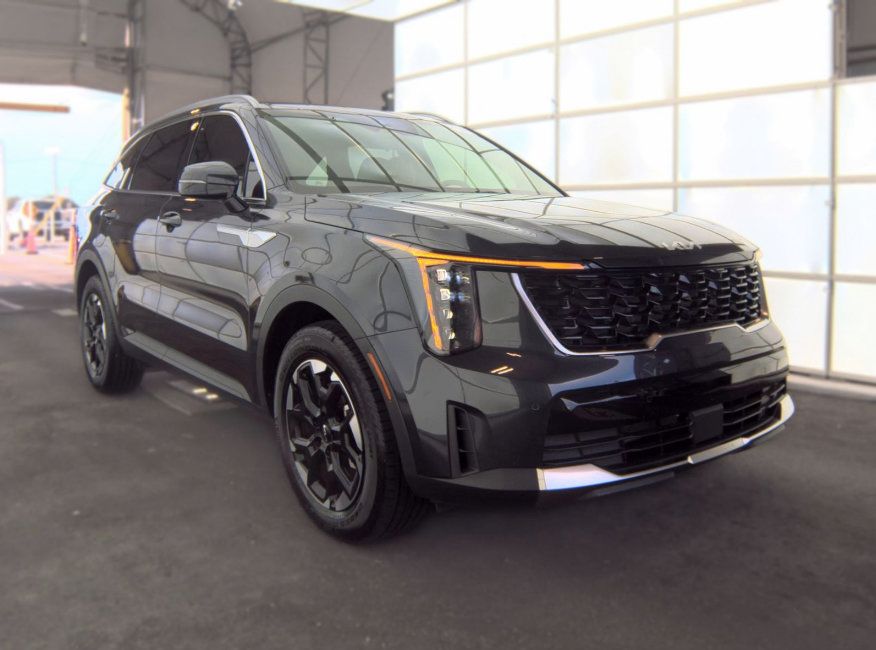Used 2025 Kia Sorento S w/ Panoramic Sunroof Package FWD image 3