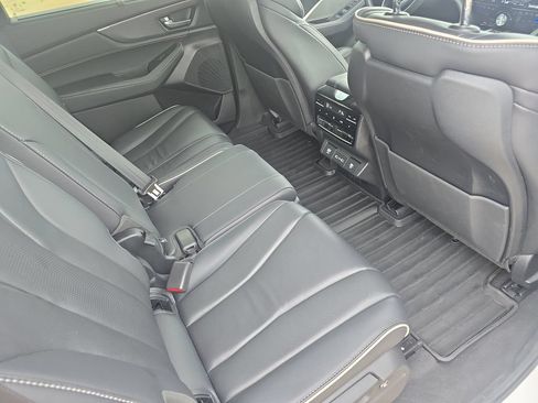 Used 2023 Acura MDX SH-AWD w/ Advance Package image 11