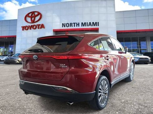 Used 2022 Toyota Venza XLE AWD/4WD image 3