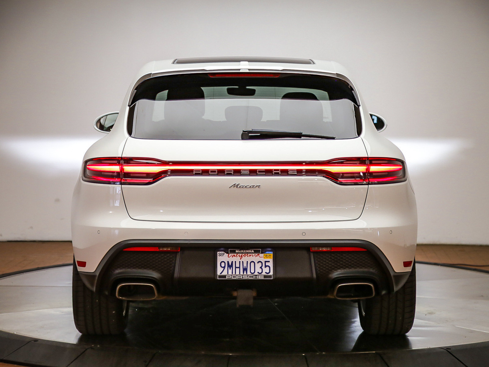 Certified 2024 Porsche Macan AWD/4WD image 6