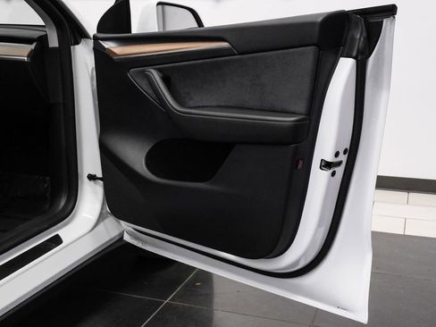 Used 2025 Tesla Model Y Long Range image 47