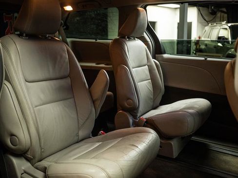 Used 2015 Toyota Sienna XLE w/ XLE Navigation Package image 13