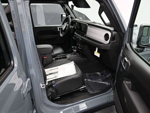 New 2026 Jeep Gladiator Sport image 25