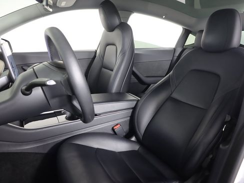 Used 2021 Tesla Model Y Long Range image 30