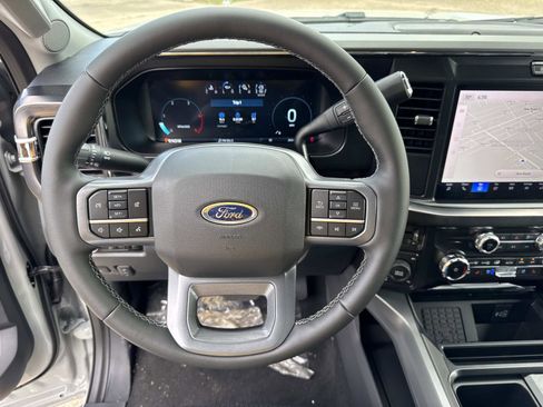 New 2026 Ford F250 Lariat w/ Black Appearance Package AWD/4WD image 10