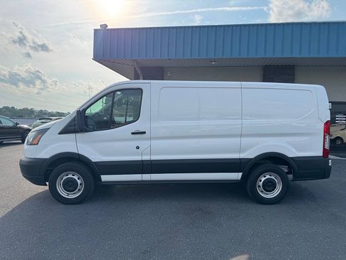 Used 2019 Ford Transit 250 130 Low Roof RWD image 3