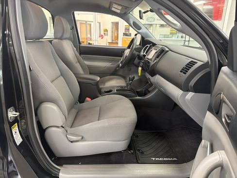 Used 2014 Toyota Tacoma 4x4 Regular Cab image 23