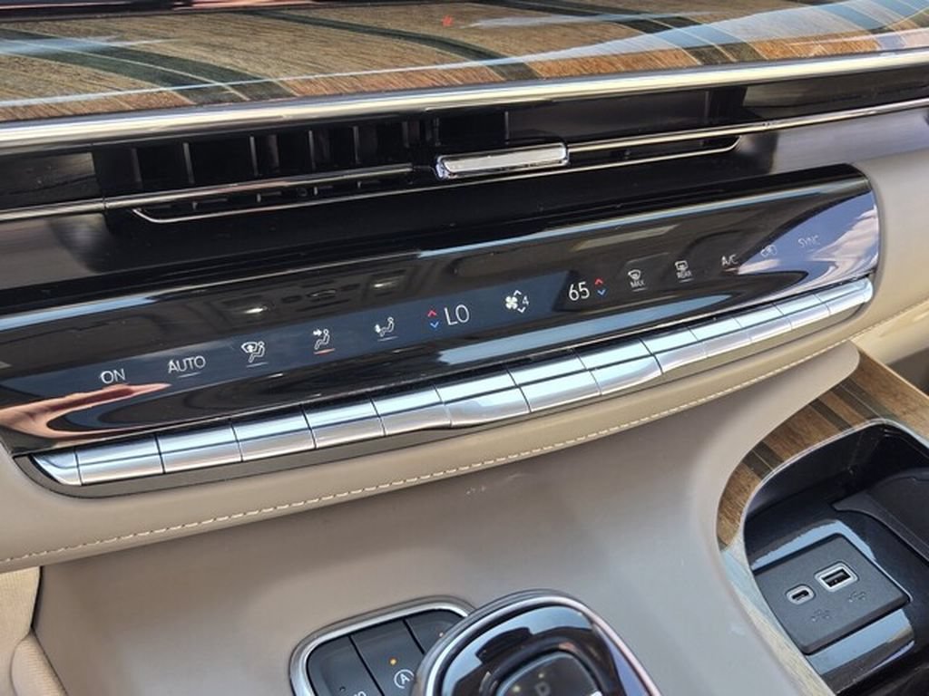 Used 2022 Cadillac Escalade ESV Sport Platinum RWD image 26