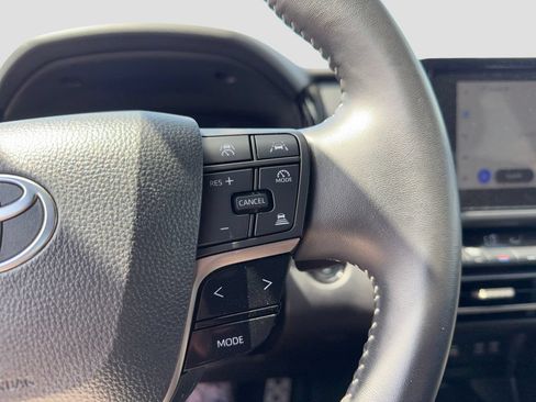 Used 2025 Toyota Camry SE FWD image 17