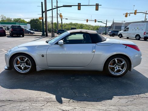 Used 2006 Nissan 350Z Grand Touring RWD image 14