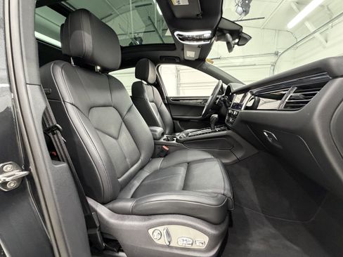 Certified 2025 Porsche Macan image 23