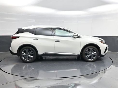 Used 2020 Nissan Murano Platinum image 2